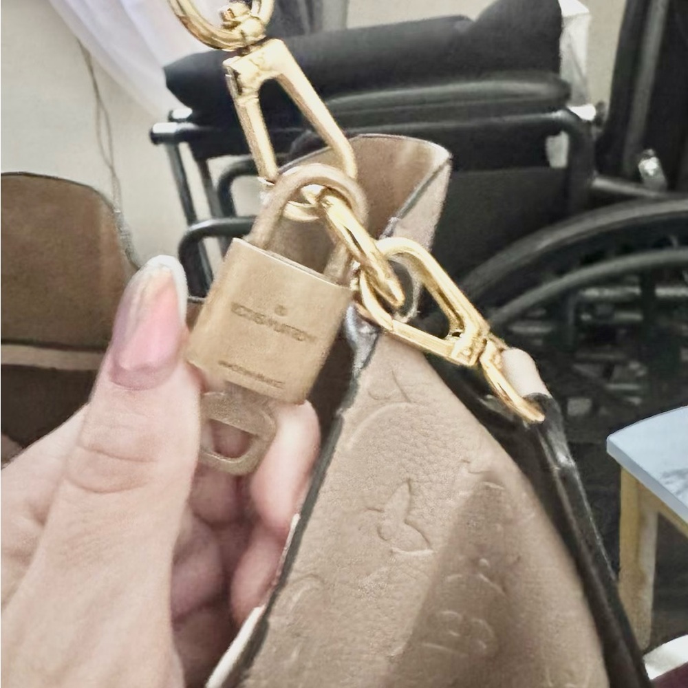LV Lock and key. PLEASE READ description and look at pictures!